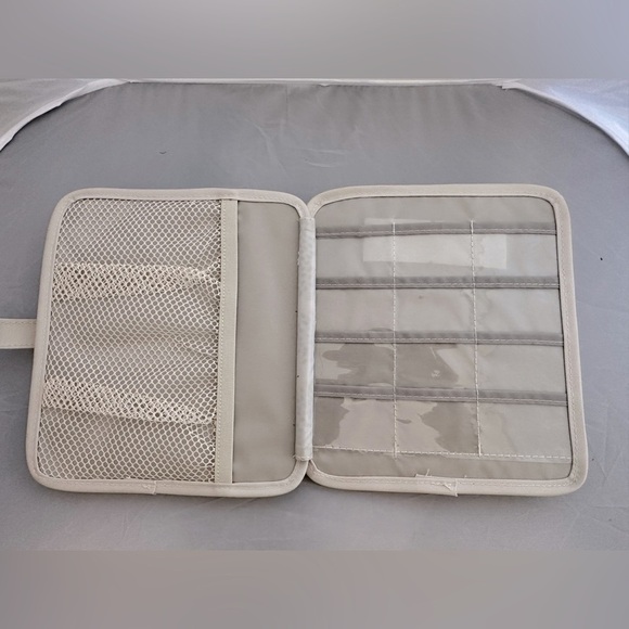 Floral Tech Travel Organizer | SD Card Holder - Picture 1 of 2